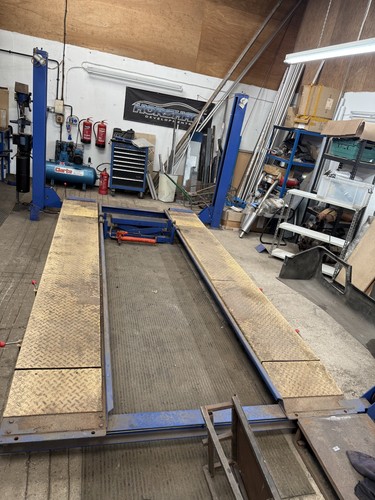 Post car lift - car,